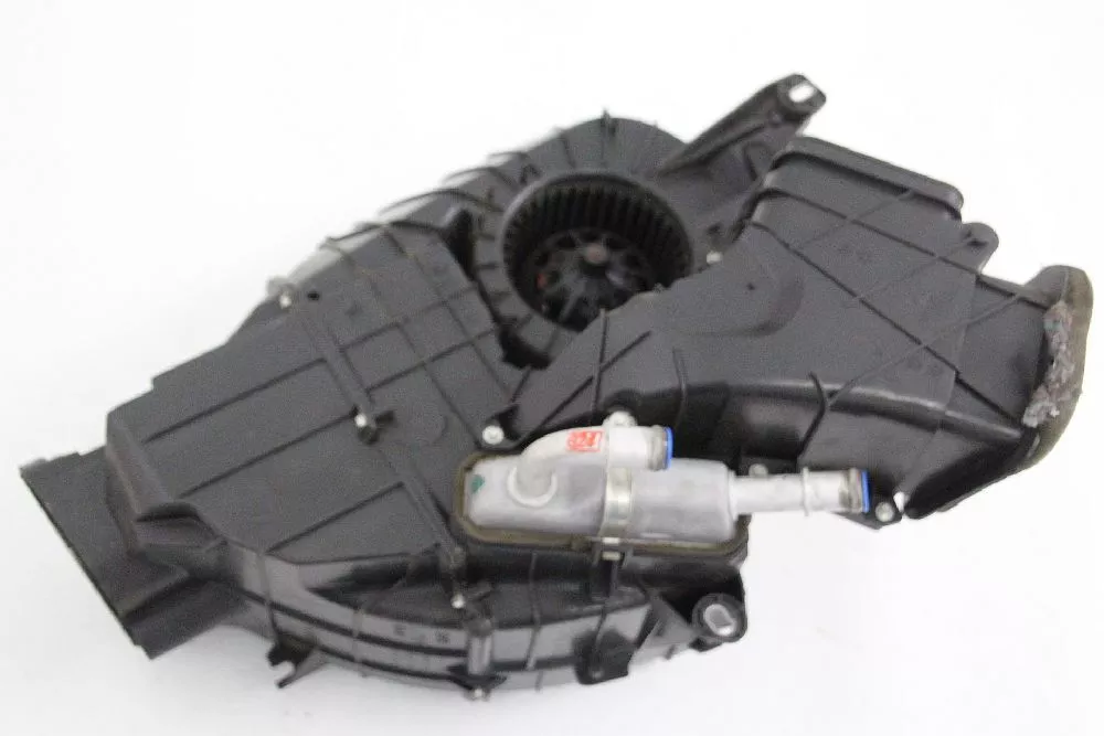 Carcasa con Motor Del Ventilador 7H0819004F